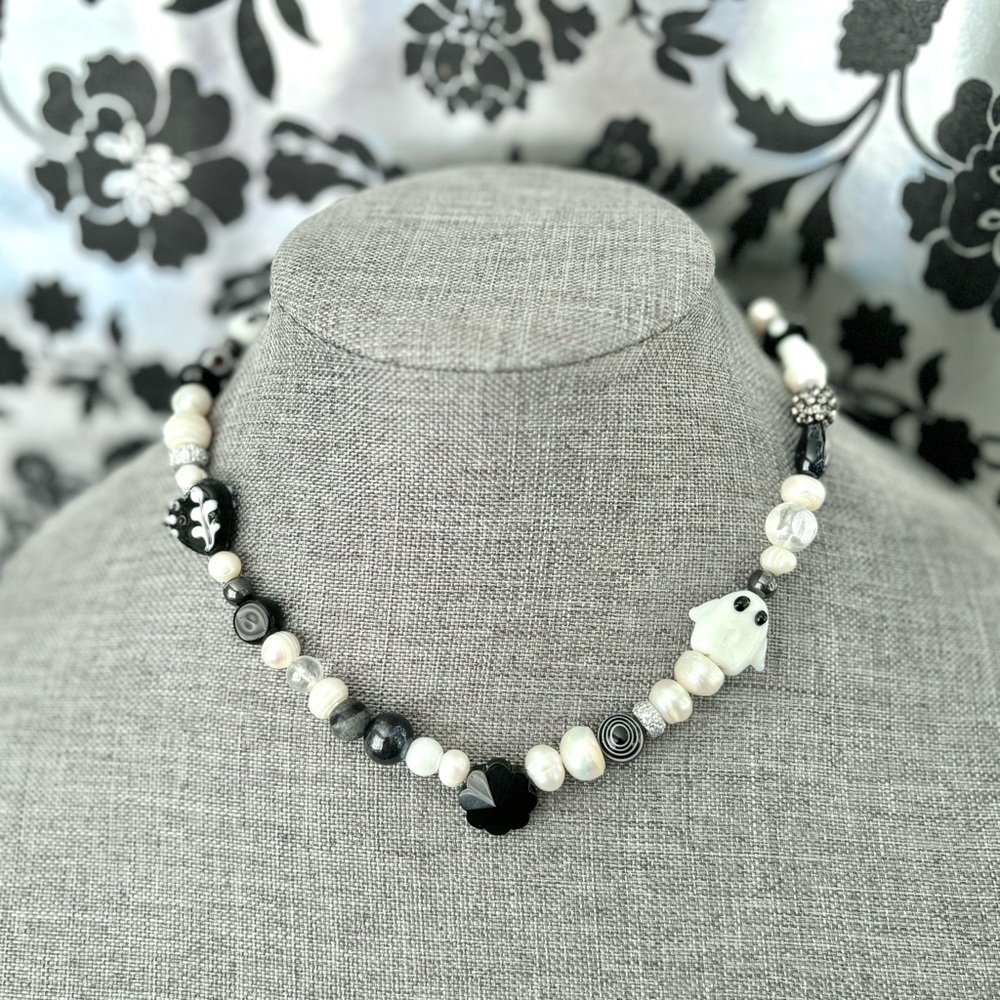 ✨NEW Gothic Vintage Black White Ghost Halloween Necklace